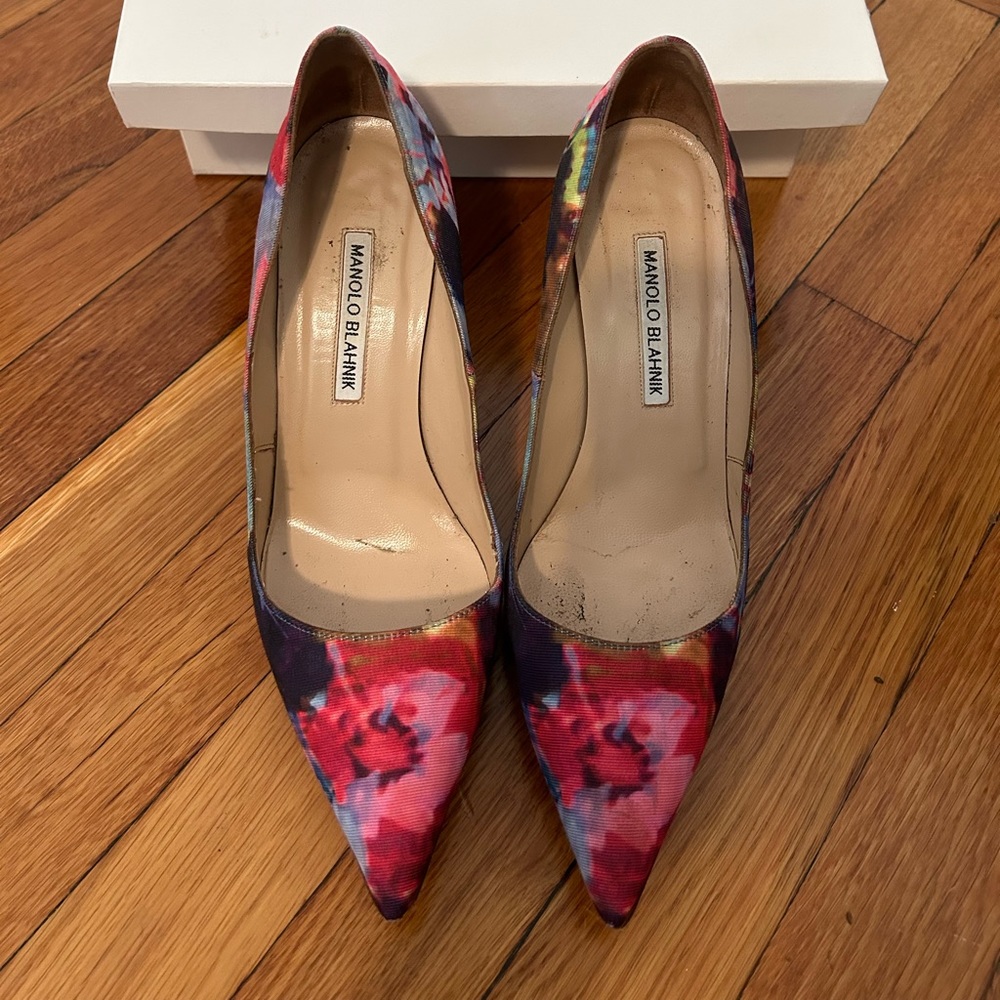 Manolo Blahnik Floral Pump